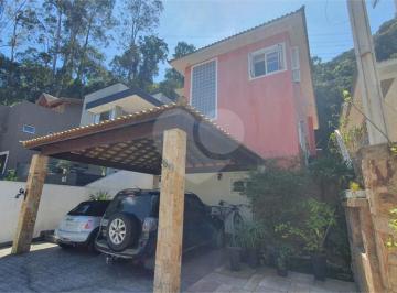 Casa · 300m² · 3 Quartos · 4 Vagas · Condomínio com 3 quartos à venda em Jardim Itatinga - SP