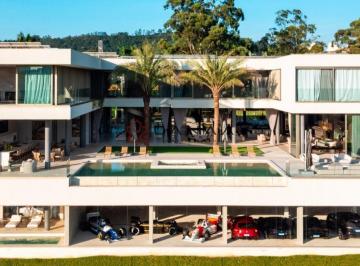 Casa · 2205m² · 6 Quartos · 18 Vagas · Mansão de cinema em Alphaville-SP com garagem vitrine de vista panorâmica