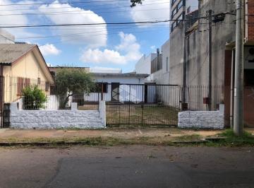 Casa · 160m² · 3 Quartos · Casa de alvenaria com 3 dormitórios em frente ao Open Bosque