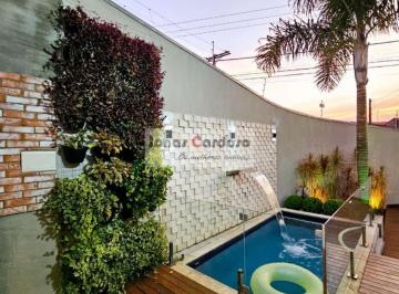 Foto 01 · Impecável sobrado à venda em Mogi das Cruzes-SP, com  3 quartos, 1 suíte, 2 salas, 2 vagas, 140m²  P