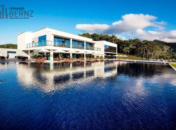 2137_iGNBMEMfdEaw0mR090_21375c88fd46b81dd.jpg · Exclusividade e Sofisticação: Casa de Alto Padrão.