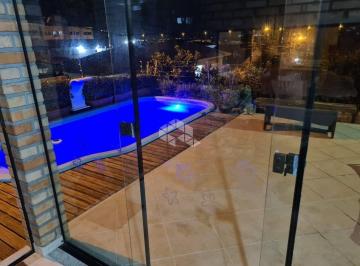 684960_i7X34PUD55W9_68496067c9de1ad6e9b.jpg · CASA DE ALTO PADRÃO COM VISTA PARA O MAR COM 3 QUARTOS SENDO 1 SUÍTE E 3 VAGAS DE GARAGEM NO SACO DO