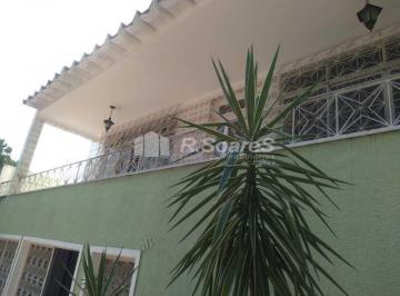 Casa · 265m² · 3 Quartos · 2 Vagas · Casa com três quartos sendo um suíte, piscina, churrasqueira, garagem para 02 c