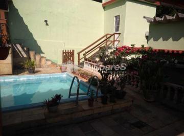 Casa · 265m² · 3 Quartos · 2 Vagas · Casa com três quartos sendo um suíte, piscina, churrasqueira, garagem para 02 c