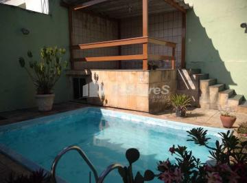 Casa · 265m² · 3 Quartos · 2 Vagas · Casa com três quartos sendo um suíte, piscina, churrasqueira,  garagem para 02 c