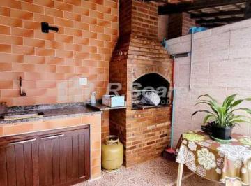 Casa · 240m² · 3 Quartos · 3 Vagas · Casa de vila, com 03 quartos sendo 01 suíte, rua Ana Teles, Campinho.