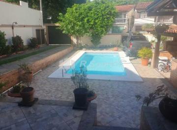 Casa · 348m² · 5 Quartos · 5 Vagas · Casa em condomínio fechado, com 348 m2, com cinco quartos sendo duas suítes, no