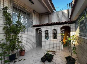 Casa · 250m² · 4 Quartos · 3 Vagas · Casa independente com 04 suites, rua Claudino Oliveira, em Pechincha.