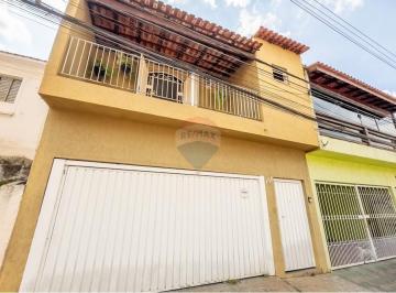 Casa · 224m² · 3 Quartos · 3 Vagas · Sobrado Versátil para Investidores ou Grandes Famílias – Múltiplas Possibilidades em um Só Imóvel