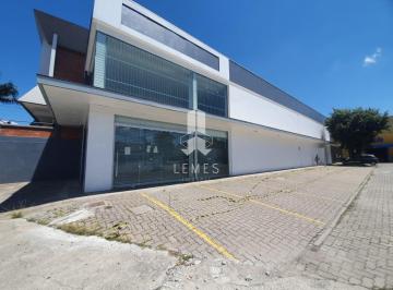 Comercial · 240m² ·
Localizada em uma rua movimentada e de fácil acesso, esta sala comercial possui
