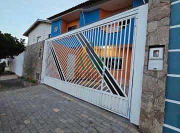 Casa · 3 Quartos · Casa sobrado, 130m2 de área construída, 132m2 de terreno. 3 dormitórios, sendo 1 suíte, 2 sacadas co