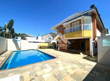 Casa · 254m² · 3 Quartos · 4 Vagas · Sobrado em condomínio fechado frente mar em Peruíbe