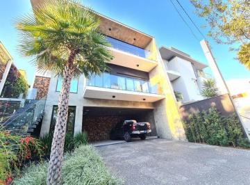 adovdyk2odqwyjjinzm5ndi2_md · Casa Alto Padrão com Elevador Panorâmico e Frente para Lago.