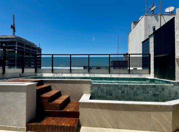 Piscina com escada em deck · VENDE-SE LINDA COBERTURA DUPLEX COMPLETAMENTE REFORMADA