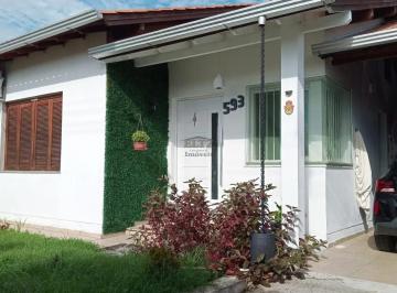 Casa · 160m² · 2 Quartos · 3 Vagas · Casa com quiosque e piscina em Portão Velho