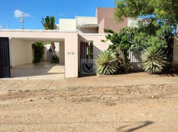 Casa · 200m² · 3 Quartos · 4 Vagas · Venda - Casa com 3 quartos sendo 2 suítes