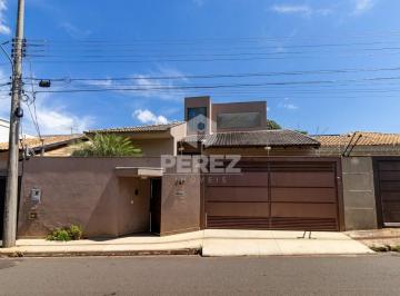 Casa · 318m² · 4 Quartos · 2 Vagas · Sobrado No Bairro Monte Castelo