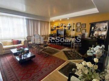 Apartamento · 160m² · 3 Quartos · 2 Vagas · Apartamnento à venda em Copacabana, três quartos, sendo um suíte e duas vagas.