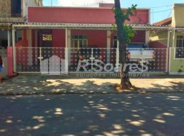 Casa · 165m² · 3 Quartos · 3 Vagas · Casa com três quartos na rua Carinhanha em Magalhães Bastos.