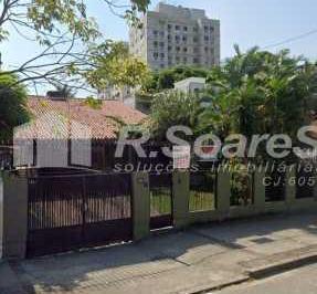 Casa · 216m² · 3 Quartos · 2 Vagas · CASA COM TRÊS QUARTOS, SENDO UM, SUÍTE, EM PRAÇA SECA, RUA PEDRO TELES.