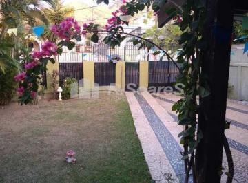 Casa · 216m² · 3 Quartos · 2 Vagas · CASA COM TRÊS QUARTOS, SENDO UM, SUÍTE, EM PRAÇA SECA, RUA PEDRO TELES.
