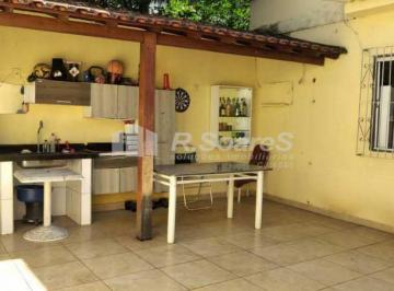 Casa · 150m² · 2 Quartos · 1 Vaga · Casa de dois quartos na rua General Sezefredo em Realengo