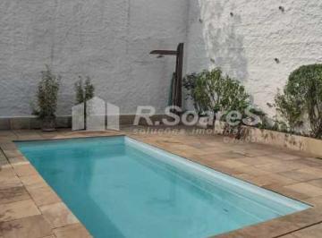 Casa · 219m² · 5 Quartos · 6 Vagas · Espetacular casa com piscina e 5 quartos sendo um suíte master