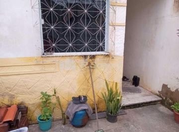 Casa · 70m² · 2 Quartos · 1 Vaga · Casa com 02 quartos, garagem e quintal em Bento Ribeiro, rua Divisória.