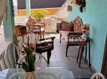 Casa · 282m² · 3 Quartos · 1 Vaga · Excelente casa em condomínio com quintal, 3 quartos sendo 1 suíte, garagem em Ja