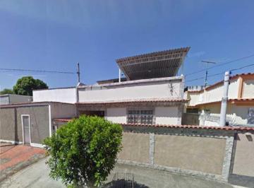 Casa · 152m² · 3 Quartos · 2 Vagas · Casa de rua com 3 quartos sendo 1 suíte, garagem piscina na Praça Seca.