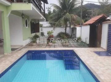 Casa · 281m² · 4 Quartos · 2 Vagas · Casa com 04 quartos, sendo 01 suíte, rua Custódio Guimarães, na Taquara - Condo