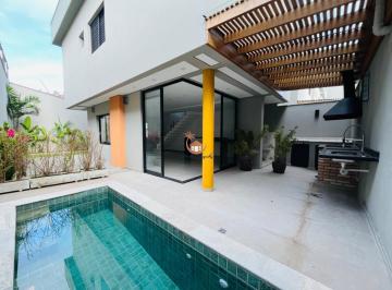 Imagem do Imóvel · À VENDA EM CONDOMÍNIO! Estacasa em condomínio conta com 3 suítes e piscina privativa