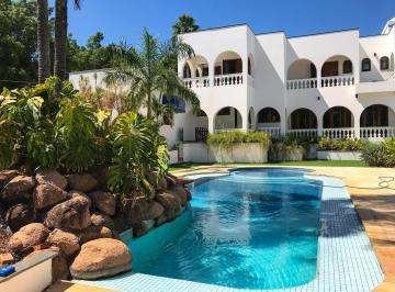 Charme de vila mediterrânea no interior de SP. · Casa de Alto Padrão à Venda em Condomínio Fechado em Salto, SP