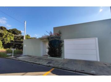 Casa · 161m² · 3 Quartos · 2 Vagas · Descubra Sua Casa dos Sonhos em Jardim Sevilha!