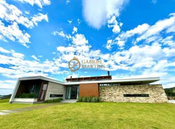 Foto 01 · Luxuosa Casa em Condomínio à Venda em Rancho Queimado-SC  3 Quartos + 1 Suíte  Espaço de 290m²  Spa,