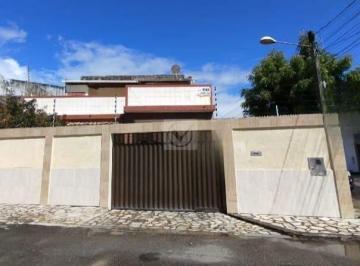 Casa · 220m² · 5 Quartos · 3 Vagas · Casa localizada no bairro Farolândia