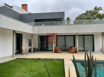 Casa · 530m² · 3 Quartos · 4 Vagas · Excelente casa com 3suites, 5banheiros, 4 vagas, piscina