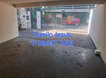 Casa · 200m² · 3 Quartos · 3 Vagas · Sobrado com 3 dormitórios sendo uma suíte, 3 vagas e quintal.