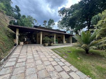 9b5de4d46a72214e7b2e10241198704b3626e5c4 · Casa linear em meio a natureza