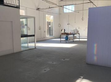 Comercial · 264m² · 3 Vagas · Galpão à venda no Bairro Novo Mundo - Uberlândia/MG