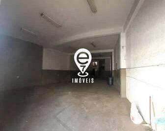 Comercial · 392m² · Galpão amplo de 392m² em região de alto fluxo de pedestres e veículos.