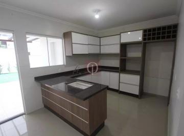 Foto 01 · Excelente sobrado localizado no centro Pirabeiraba em Joinville.