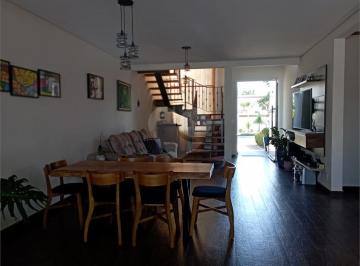 Casa · 259m² · 3 Quartos · 4 Vagas · Condomínio com 3 quartos à venda em Cascata - SP