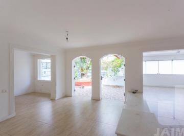 Apartamento · 220m² · 2 Quartos · 1 Vaga · Espaçosa COBERTURA para locação