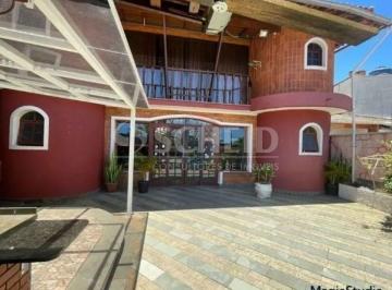 Casa · 180m² · 3 Quartos · 6 Vagas · Sobrado para locação na região de veleiros, sendo 3 quartos