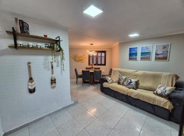 Casa · 78m² · 2 Quartos · 1 Vaga · Amplo sobrado reformado em Caiobá.