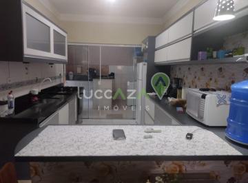Foto 01 · Casa à venda em Jacareí-SP, no bairro Conjunto Habitacional Marinho: 2 quartos, 1 sala, 1 banheiro,