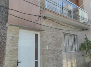 Casa · 85m² · 2 Quartos · Imperdível sobrado à venda em Vila Santo Estevão, São Paulo-SP: 2 quartos, 2 suí