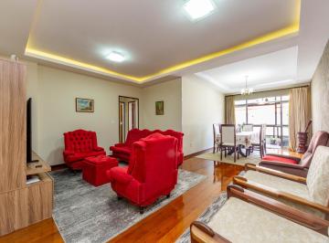 Apartamento · 131m² · 3 Quartos · 2 Vagas · Amplo apartamento de 3 quartos no Alto, Teresópolis.