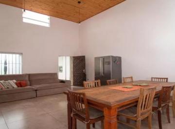 Casa · 238m² · 5 Quartos · 2 Vagas · Casa no Moinho Velho com 5 dormitórios e 2 suítes
